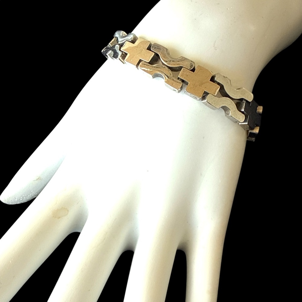 Elegant Silver Bracelet - Picture 6 of 9